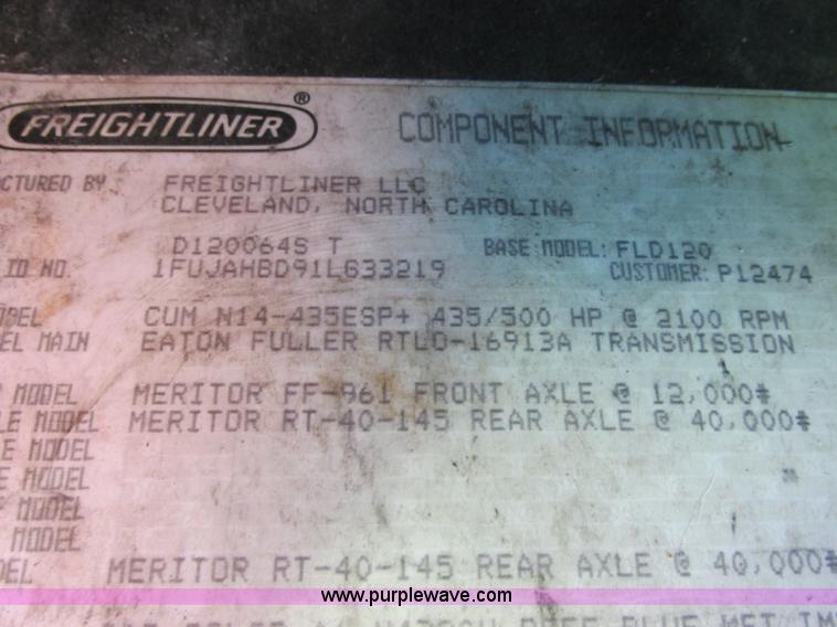 image for item J2372 2001 Freightliner FLD120 semi truck