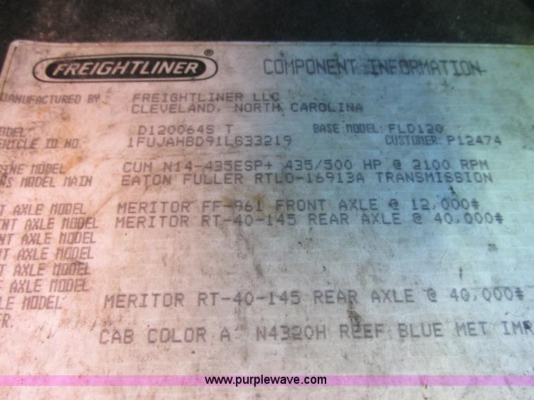 image for item J2372 2001 Freightliner FLD120 semi truck