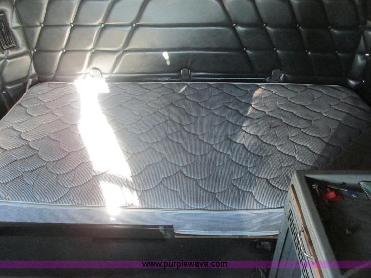 image for item J2372 2001 Freightliner FLD120 semi truck