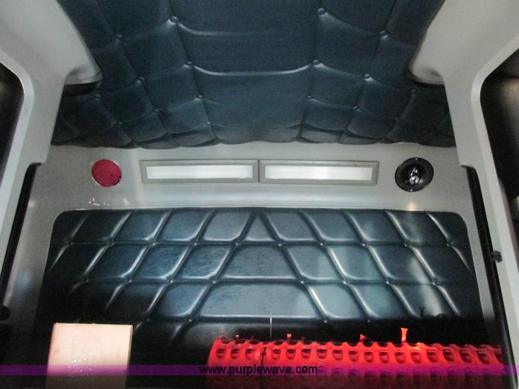 image for item J2372 2001 Freightliner FLD120 semi truck