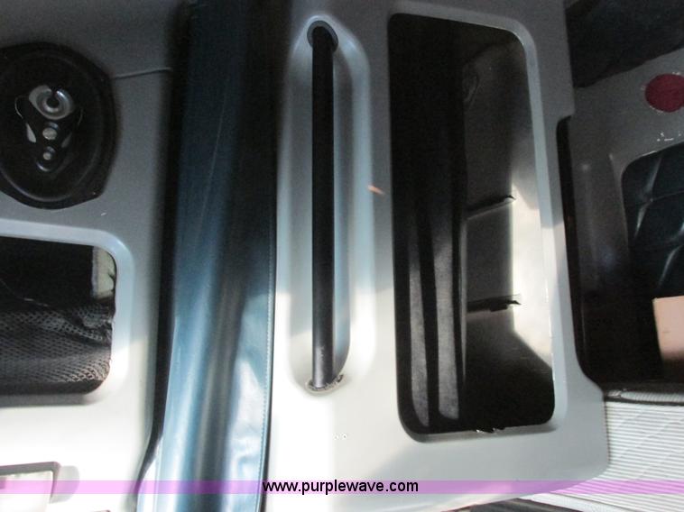 image for item J2372 2001 Freightliner FLD120 semi truck