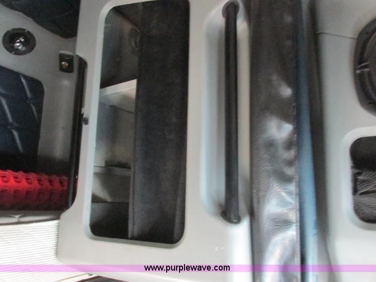 image for item J2372 2001 Freightliner FLD120 semi truck