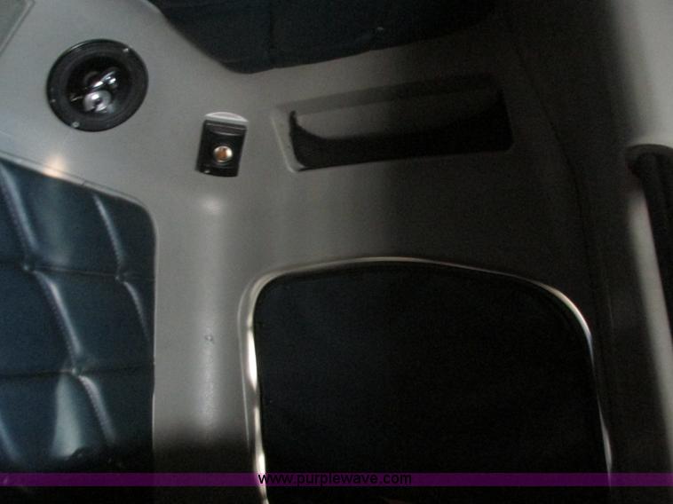 image for item J2372 2001 Freightliner FLD120 semi truck