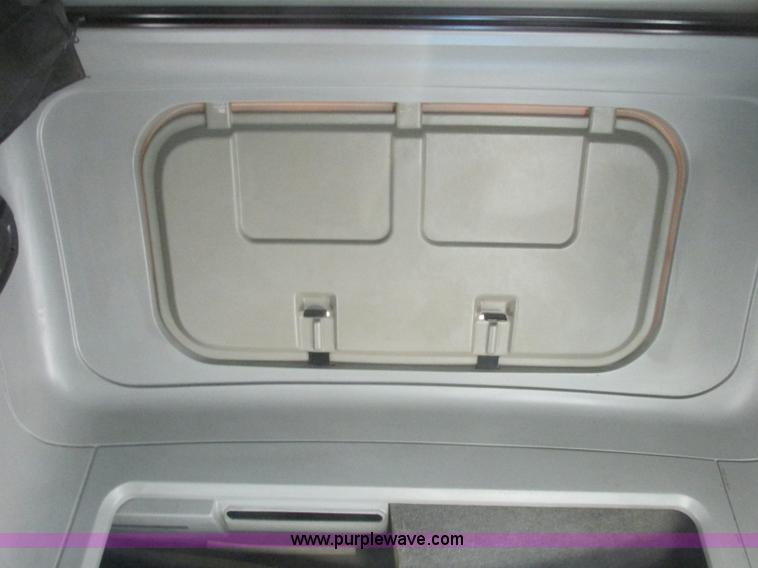 image for item J2372 2001 Freightliner FLD120 semi truck