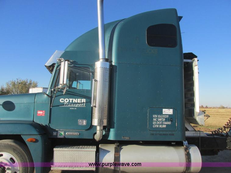 image for item J2372 2001 Freightliner FLD120 semi truck