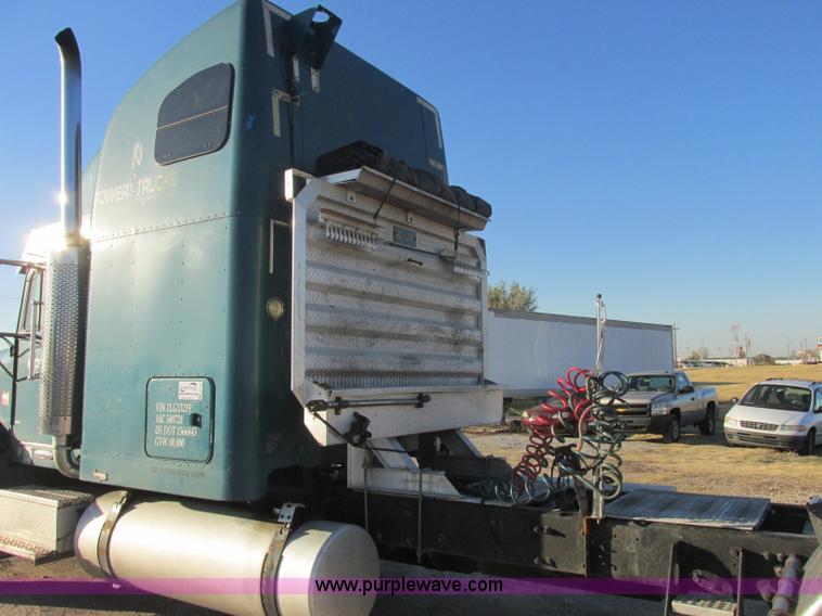 image for item J2372 2001 Freightliner FLD120 semi truck
