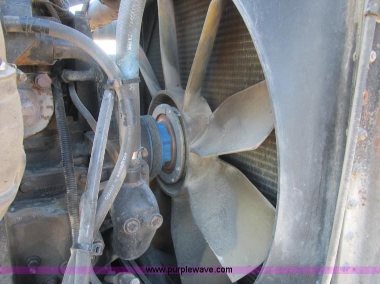 image for item J2372 2001 Freightliner FLD120 semi truck