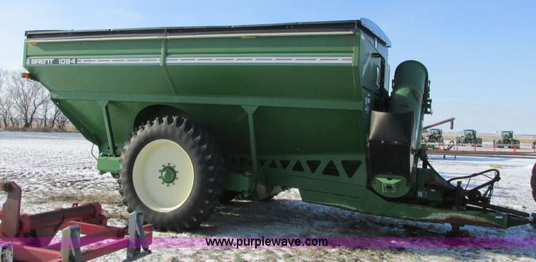 image for item A8763 2004 Unverferth Brent Avalanche 1084 grain cart