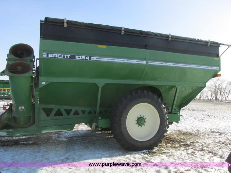 image for item A8763 2004 Unverferth Brent Avalanche 1084 grain cart