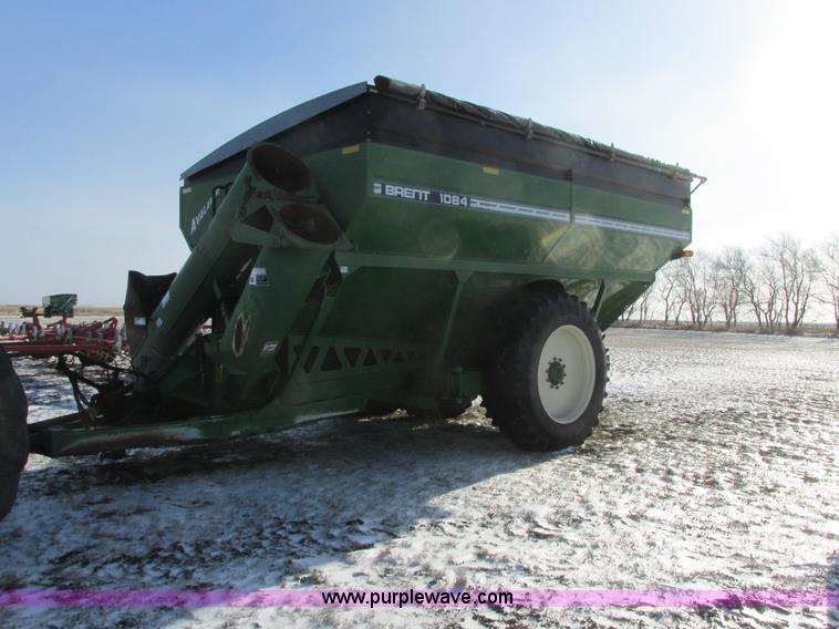 image for item A8763 2004 Unverferth Brent Avalanche 1084 grain cart