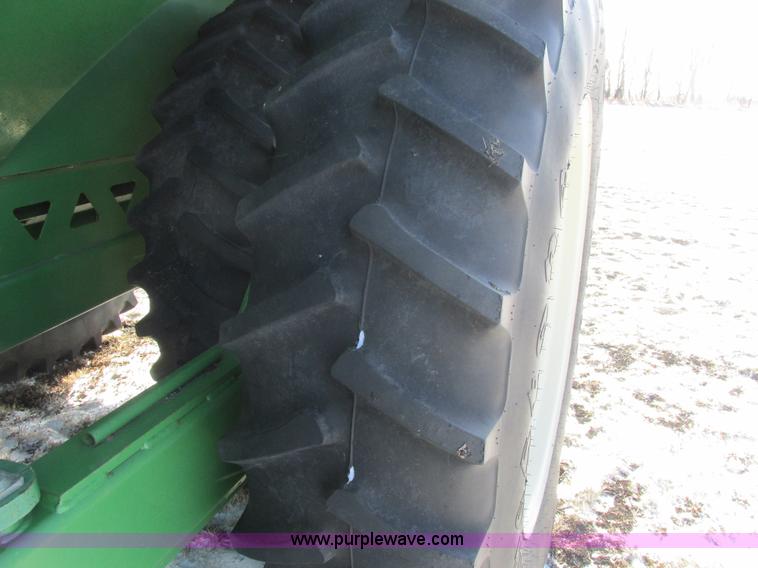 image for item A8763 2004 Unverferth Brent Avalanche 1084 grain cart