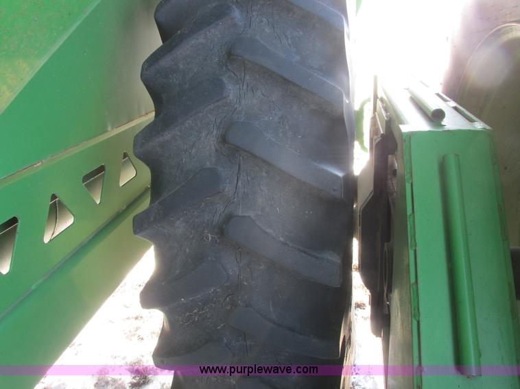 image for item A8763 2004 Unverferth Brent Avalanche 1084 grain cart