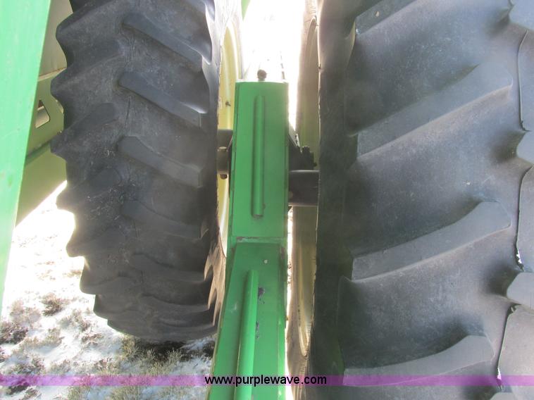 image for item A8763 2004 Unverferth Brent Avalanche 1084 grain cart