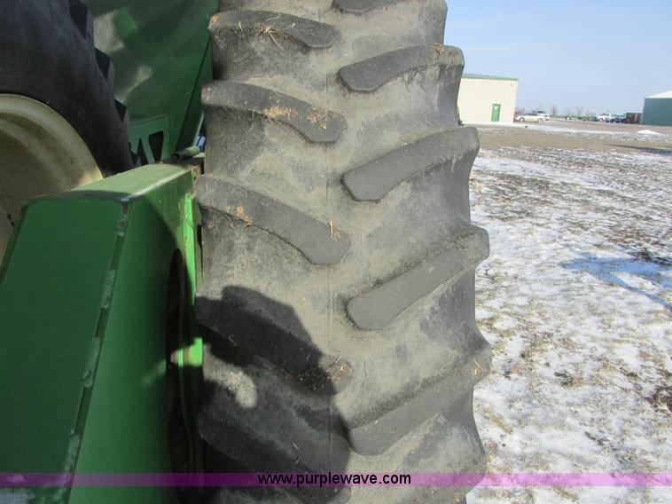 image for item A8763 2004 Unverferth Brent Avalanche 1084 grain cart