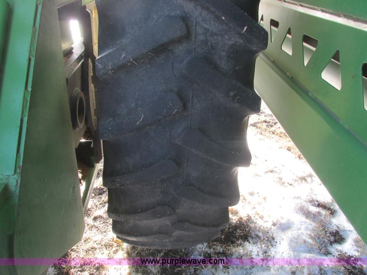 image for item A8763 2004 Unverferth Brent Avalanche 1084 grain cart