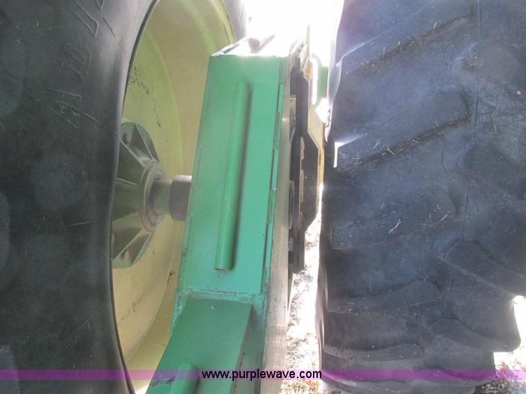 image for item A8763 2004 Unverferth Brent Avalanche 1084 grain cart