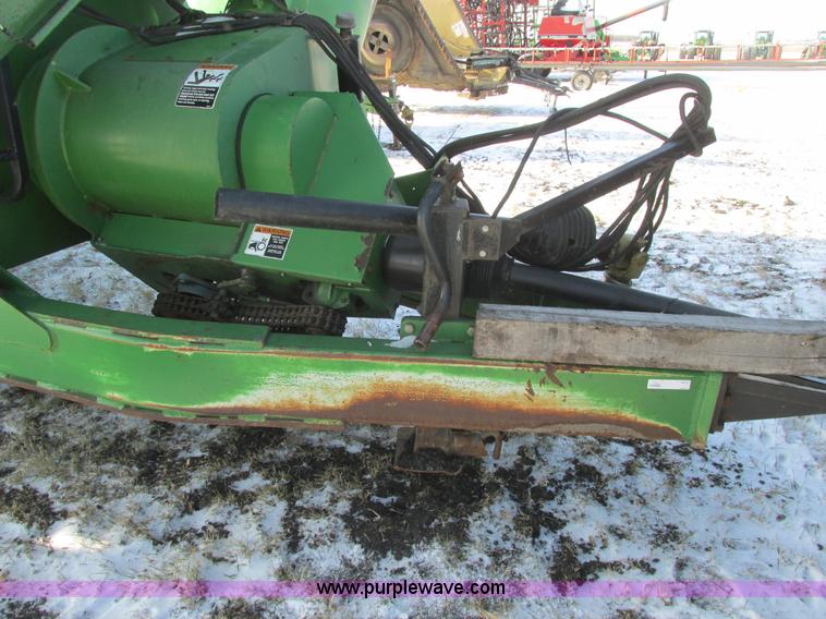 image for item A8763 2004 Unverferth Brent Avalanche 1084 grain cart