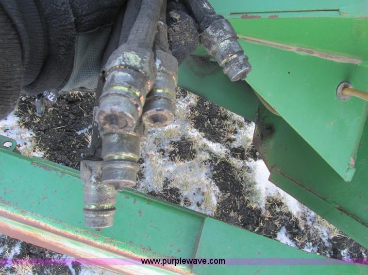 image for item A8763 2004 Unverferth Brent Avalanche 1084 grain cart