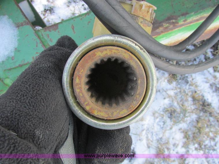 image for item A8763 2004 Unverferth Brent Avalanche 1084 grain cart