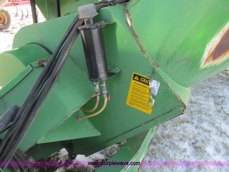 image for item A8763 2004 Unverferth Brent Avalanche 1084 grain cart