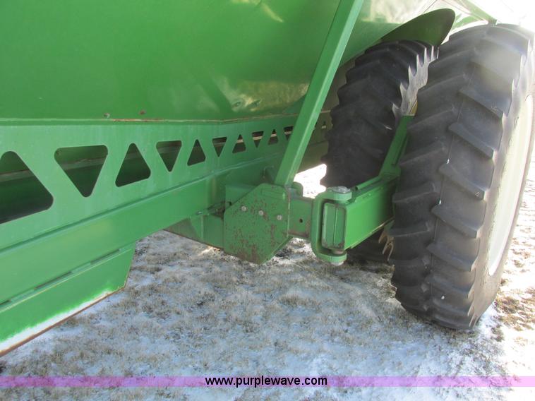 image for item A8763 2004 Unverferth Brent Avalanche 1084 grain cart