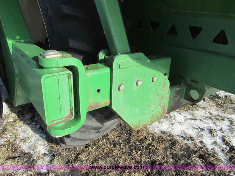 image for item A8763 2004 Unverferth Brent Avalanche 1084 grain cart