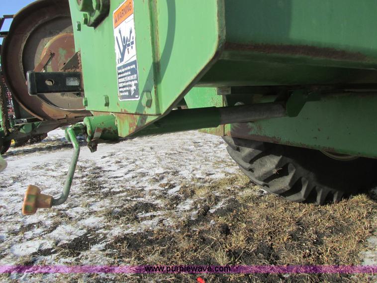 image for item A8763 2004 Unverferth Brent Avalanche 1084 grain cart