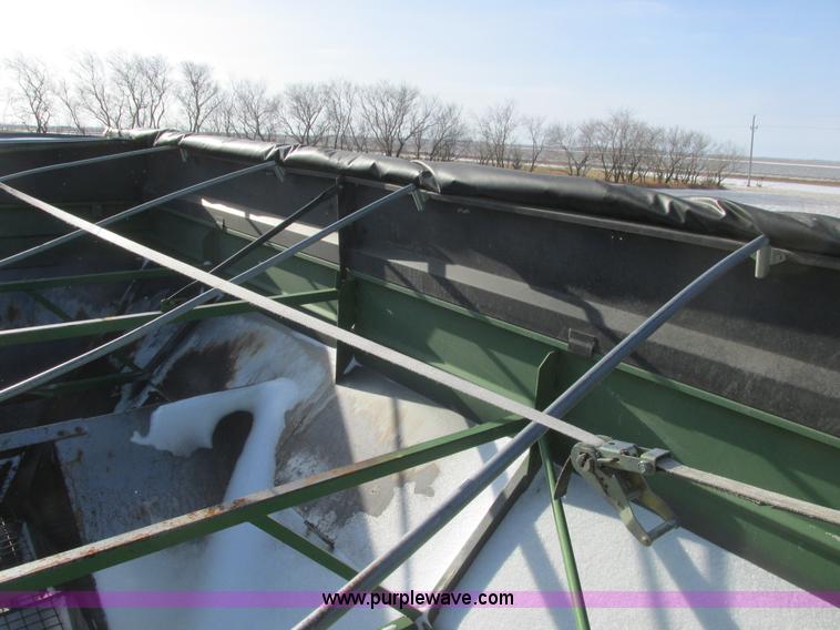 image for item A8763 2004 Unverferth Brent Avalanche 1084 grain cart