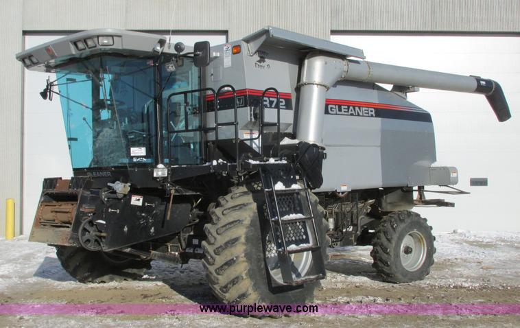 image for item A8769 1998 Gleaner R72 combine