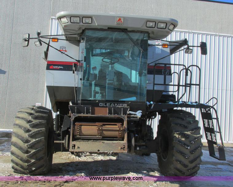 image for item A8769 1998 Gleaner R72 combine