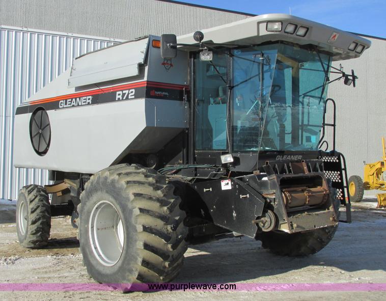 image for item A8769 1998 Gleaner R72 combine