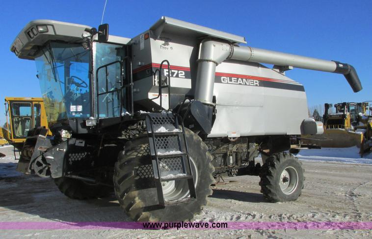 image for item A8769 1998 Gleaner R72 combine