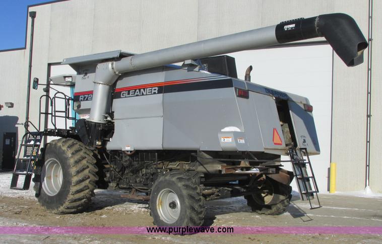image for item A8769 1998 Gleaner R72 combine