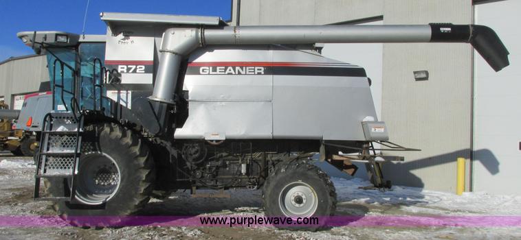 image for item A8769 1998 Gleaner R72 combine