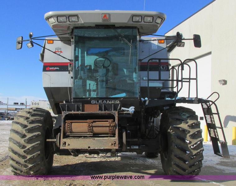 image for item A8769 1998 Gleaner R72 combine