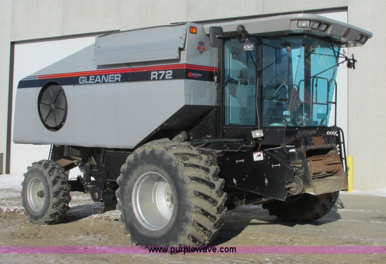 image for item A8769 1998 Gleaner R72 combine