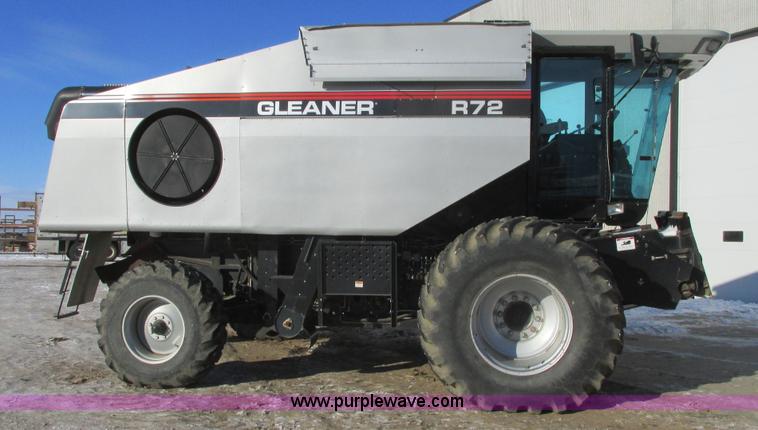 image for item A8769 1998 Gleaner R72 combine