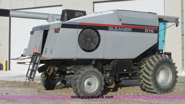 image for item A8769 1998 Gleaner R72 combine