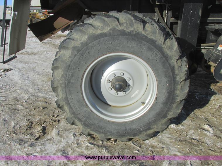 image for item A8769 1998 Gleaner R72 combine