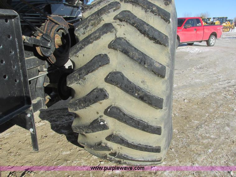 image for item A8769 1998 Gleaner R72 combine