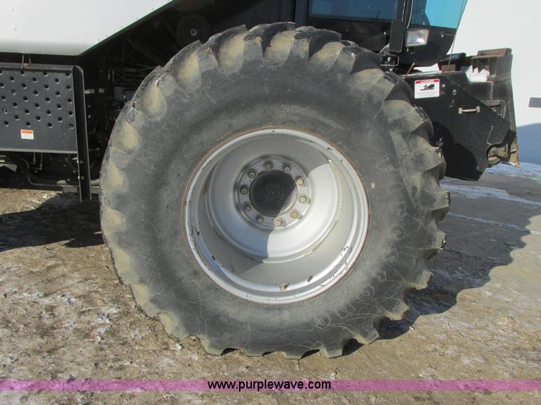 image for item A8769 1998 Gleaner R72 combine