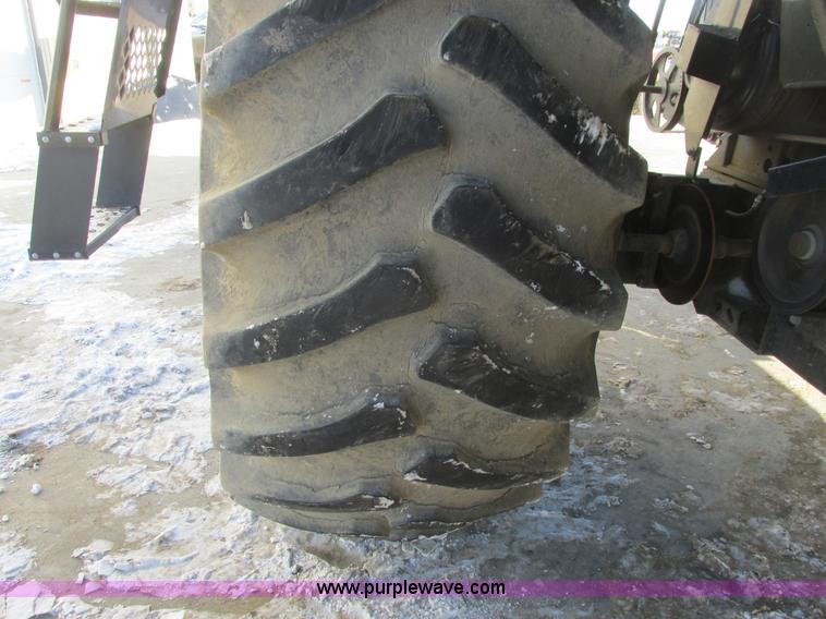 image for item A8769 1998 Gleaner R72 combine