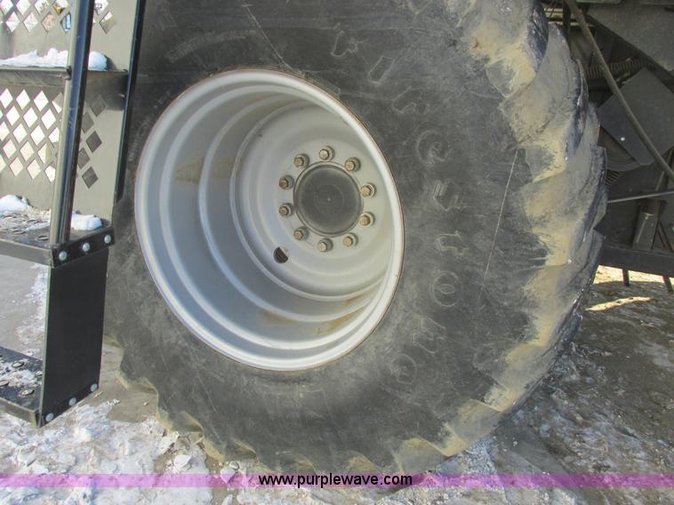 image for item A8769 1998 Gleaner R72 combine