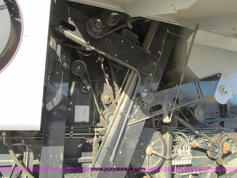 image for item A8769 1998 Gleaner R72 combine