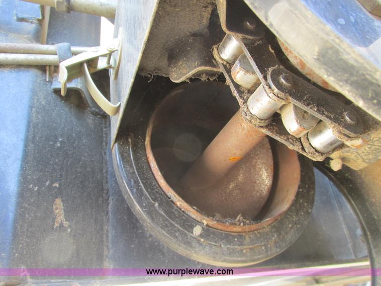 image for item A8769 1998 Gleaner R72 combine