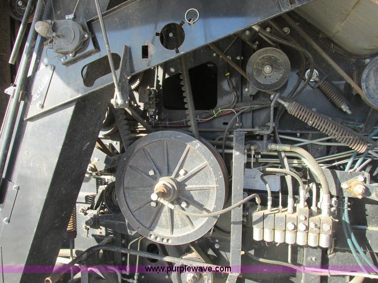 image for item A8769 1998 Gleaner R72 combine