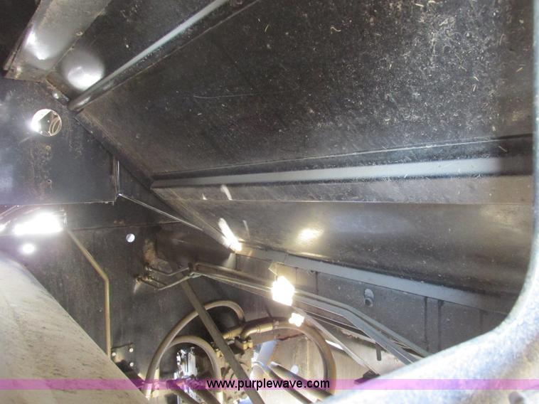 image for item A8769 1998 Gleaner R72 combine