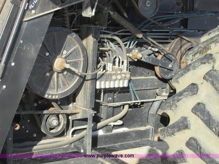 image for item A8769 1998 Gleaner R72 combine