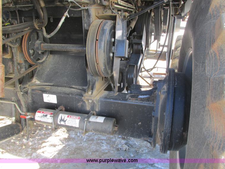 image for item A8769 1998 Gleaner R72 combine