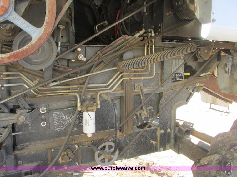 image for item A8769 1998 Gleaner R72 combine